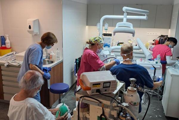 altatásos fogászat műtét közben